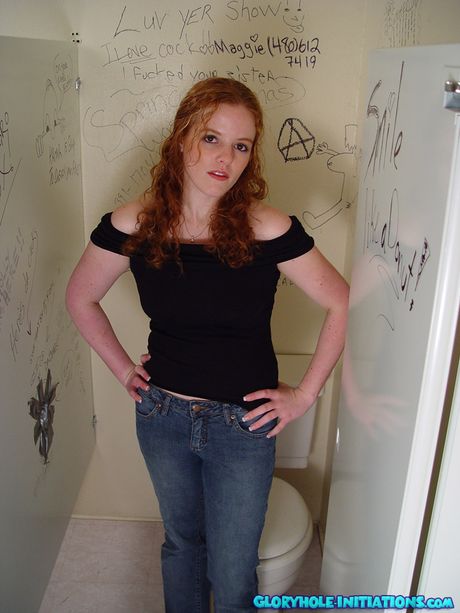 Dogfart Network: Rödhårig amatör Roxana får sin håriga fitta knullad på ett glanshål