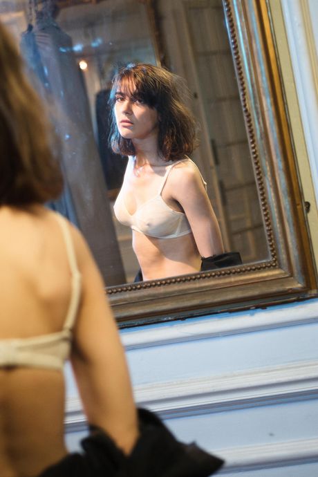 Brunette chick Leonda A gets naked in a sexy manner on a bed