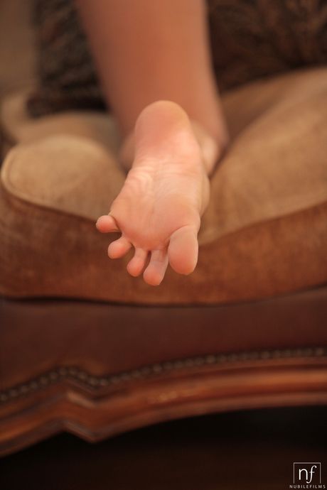 Pretty teen Sammi Bananas gets nude and masturbates on a bed