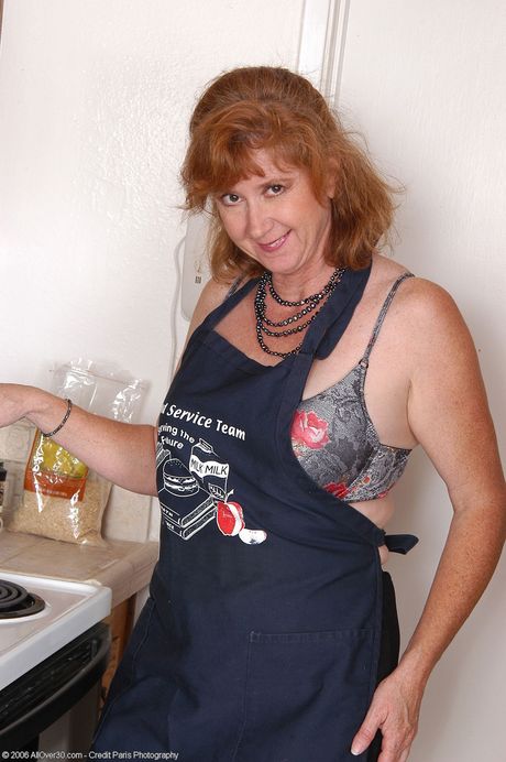 Amateur housewife Surely shows off her big ass & her big tits while doing housework