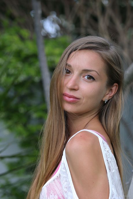 Thin teen Leila Mazz removes her clothes and poses nude