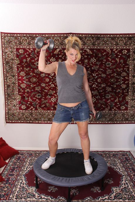 Mature blonde Courtney Smith shows her saggy tits and spreads her twat