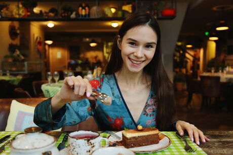 Russian beauty Leona Mia bares her body while eating a cake in the living room