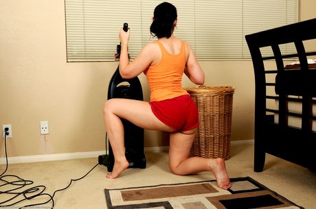 Mature housewife Caroline P strips & shows her big ass & pussy