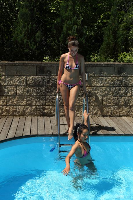 Thin teen Iwia gets her pussy toyed by her lesbian friend