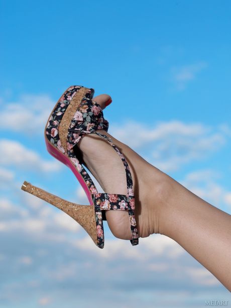 Svelte teen Helen H gets naked seductively during a solo shoot