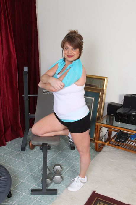 Chubby MILF Penney Beavers strips naked & spreads her pussy during a workout