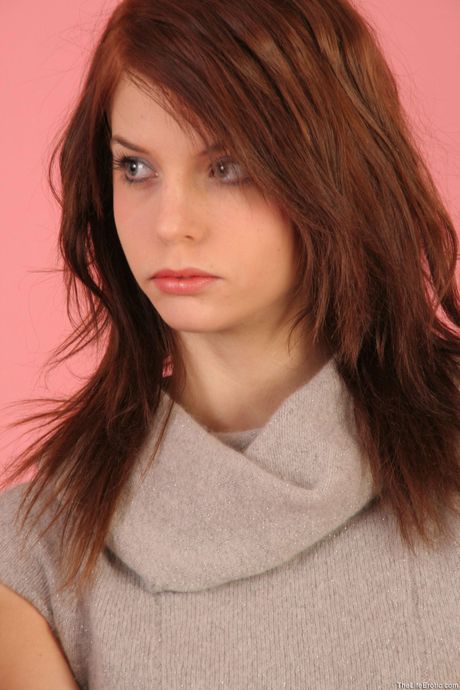 Magnetic teen Diana strips to her heels and masturbates at a party