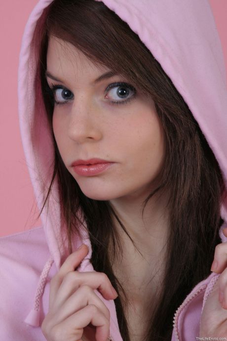 Magnetic teen Diana strips to her heels and masturbates at a party