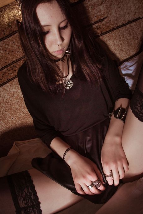 The Life Erotic: Sasha Moone strips og onanerer foran speilet