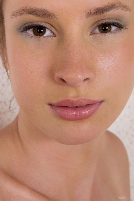 Winsome teen Maja shows off her naked body without hesitation