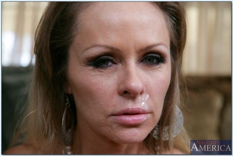 Blonde MILF Dyanna Lauren gets her big tits jizzed after a hot fuck