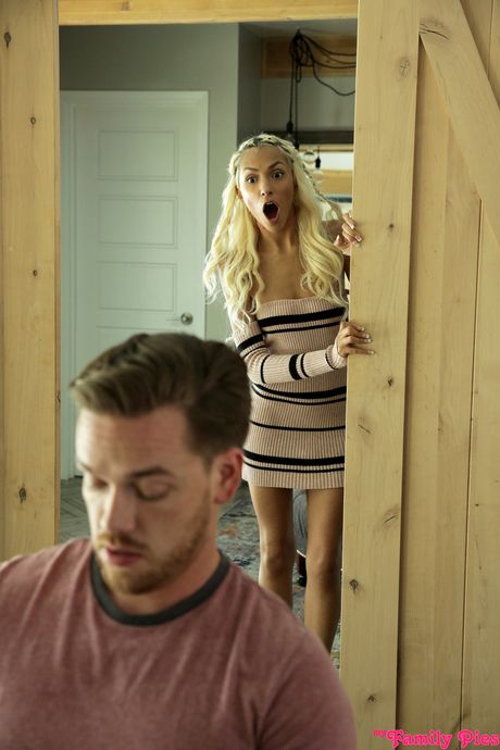 Svelte teen Hime Marie gets her shaved pussy creampied after POV sex