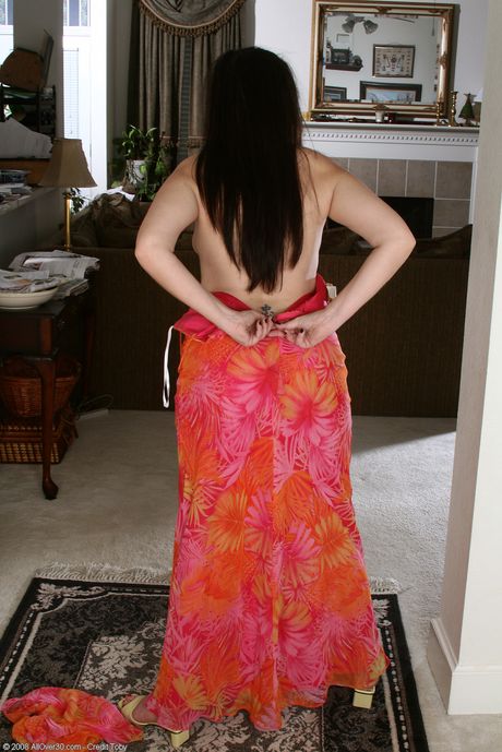 Mature amateur India C shows her big ass and hairy muff in a solo