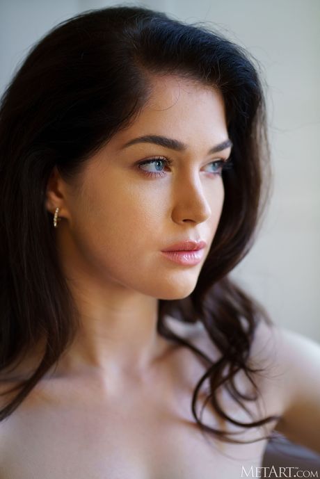 Alluring teen Evelyn Claire gets naked with grace