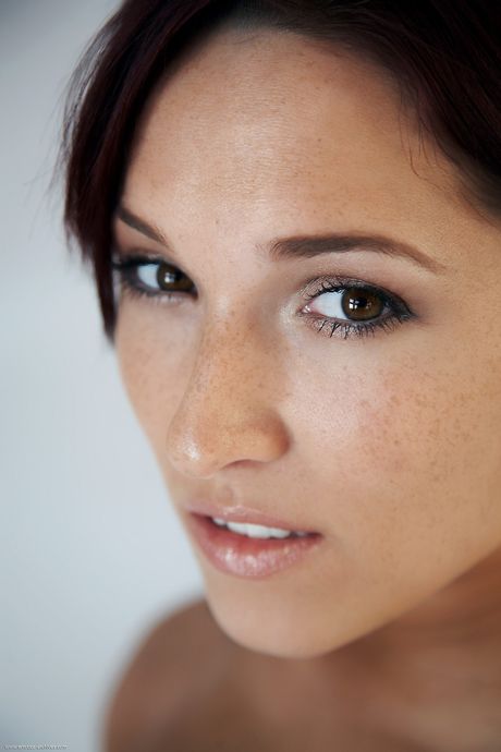 Busty teen Veja poses nude in a pair of heels and a bow tie