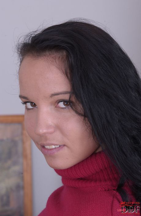 Peituda tcheco milf laura leão revela seus peitos grandes e sua buceta perfurada
