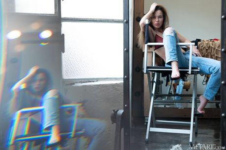 Angelic teen paulina puls striber af uden forlegenhed
