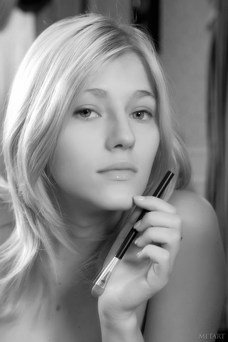 Ukrainsk babe Mila Jeg viser hendes store bryster og poser
