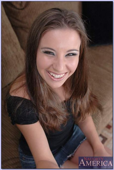 La moglie calda Kelly Kline prende la figa avvitata hardcore
