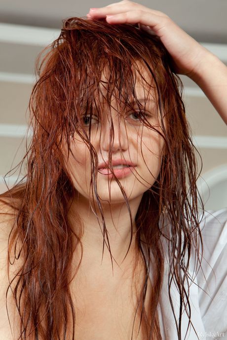 Ukrainian belle Solana shows her hot ass and pussy in a solo