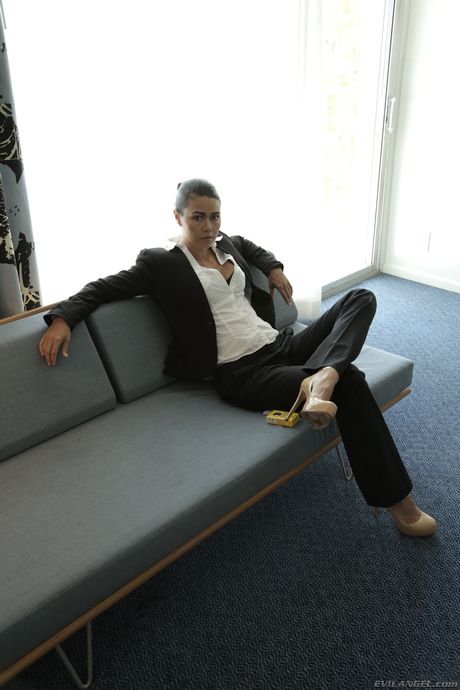 Sexy pornstars Julia Ann & Dana Vespoli show off their big tits & asses