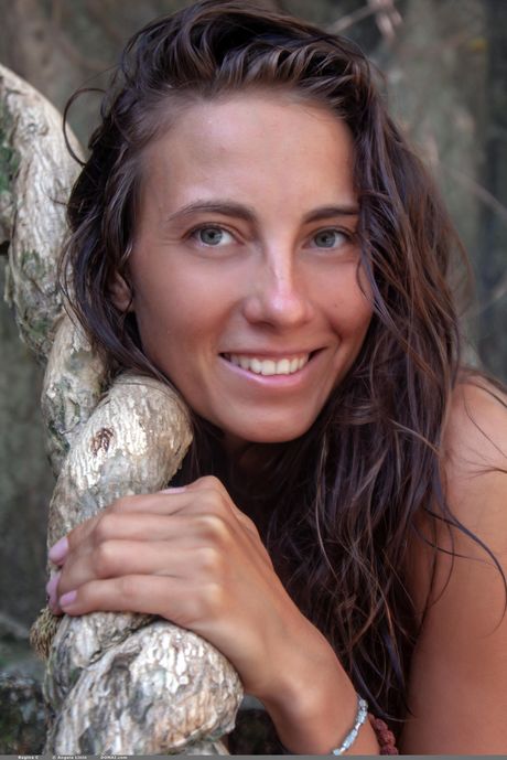 Svelte teen Regina C unveils her body on rocks in the ocean