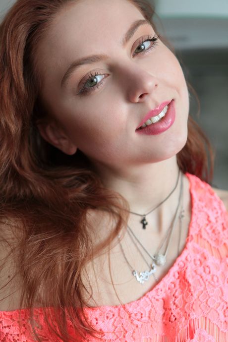 المراهق الملائكي فاليري ليتشي يمنع جسدها بنعمة
