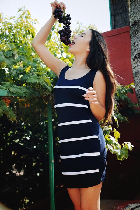 Ukrainian model Hayli Sanders gets naked in the vineyard