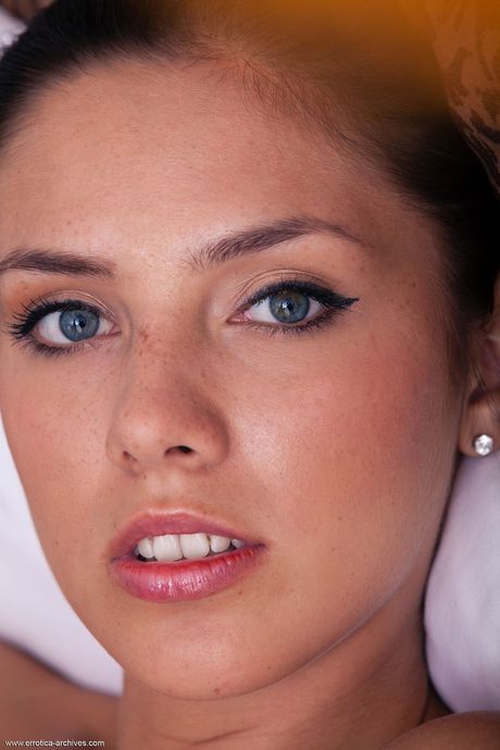 Young beauty Kantata highlights her perfect ass while naked on a bed