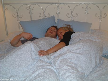 Heiße jugendliche Mädchen Pfirsiche & Kathy Blanche werden nackt in High Heels Glamour
