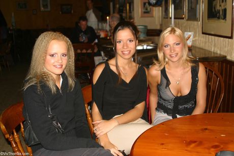 ホットなティーンガール、ピーチ＆キャシー・ブランシュがハイヒールで全裸に Glamour
