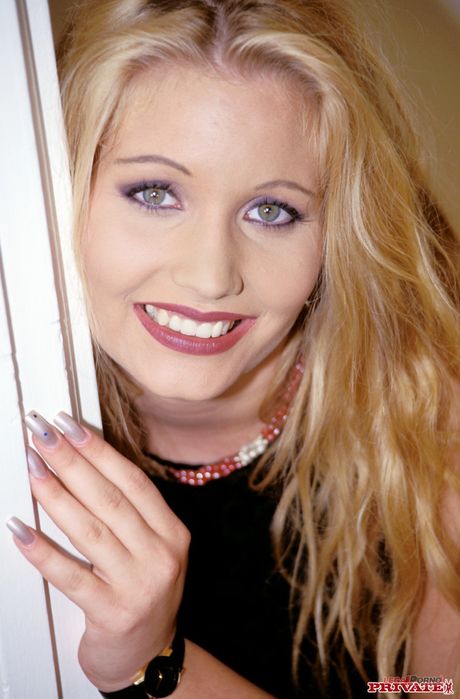 性感大屁股性感大奶子的妈妈们在轮奸中被操穴
