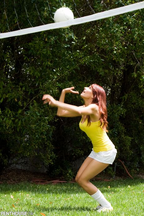 Napalone lesbijki sojuszniki Kay i Ashlyn Rae i Kimberly Kiss & Valerie Rios w 4Some
