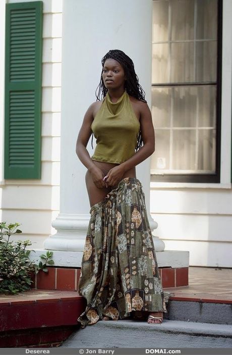 Young black girl Deserea goes naked on a patio in the nude