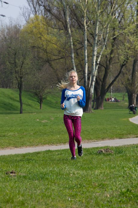 Skinny blonde Margot Reese shows her small tits and poses naked