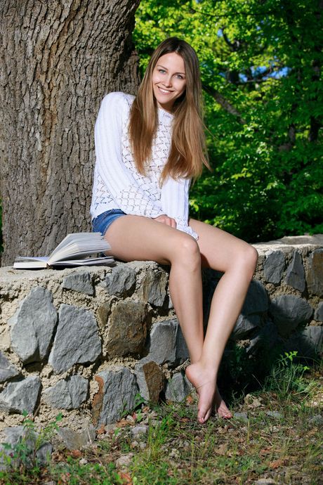 Svelte teen Violet shows her tiny tits and poses nude in the backyard