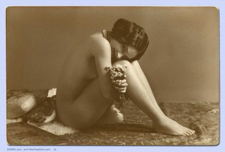 Skinny blonde Ann shows her small tits and exhibits perfect body in a solo