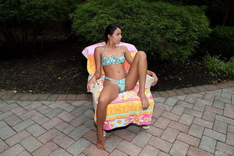 Amateur teen Rachel Rivers strips and toys her pussy outdoor