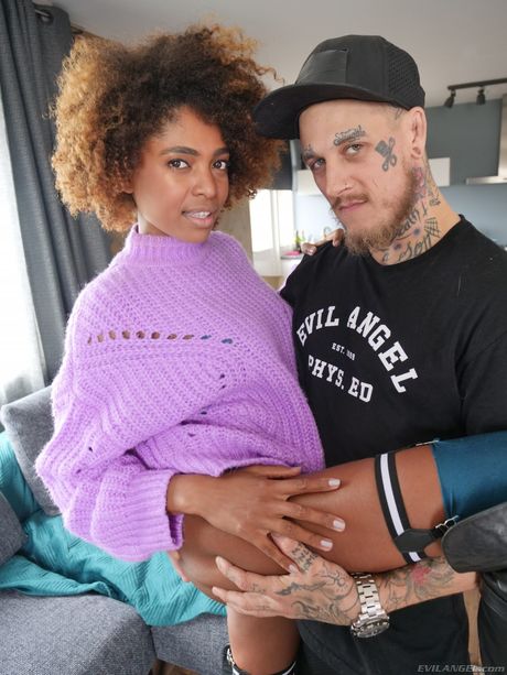 Pornstar Luna Corazon gets her asshole drilled by a white man in black