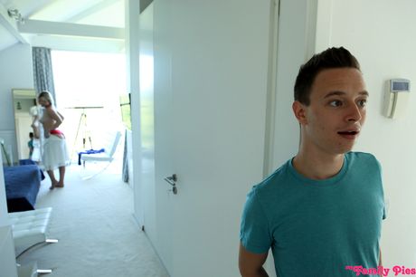 Chubby teen Zazie gets her pussy licked and her twat stuffed