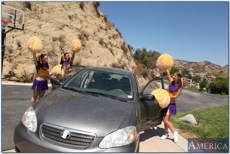 Sporty cheerleader Presley Hart gets her pussy fucked hardcore