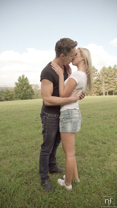 Ligh-haired teen Vinna Reed gets her shaved pussy rammed in a hot