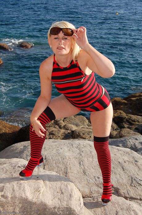 Mature amateur Sally T shows her big ass and poses in the garden