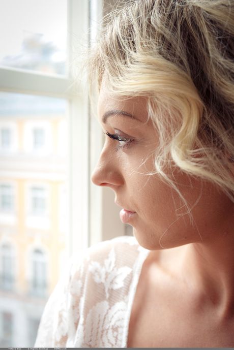 Young brunette Tiffany Blue finger spreads her pussy in the nude