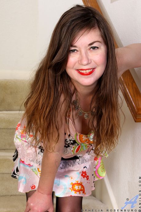 Amateur MILF Ophelia Rosenburg shows her bushy pussy in stockings