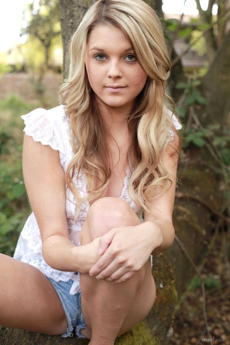 Winsome teen Tiffiny goes nude on a patch of grass without shyness