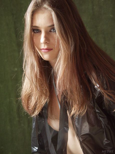 Svelte teen Marilu A reveals her small tits and poses naked