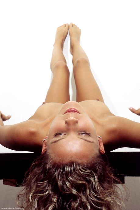 Cute teen Elisa shows off her nude body without embarrassment