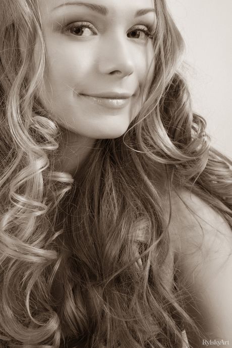 Rylsky Art: Winsome teen Mia models totally naked on a bed boldly